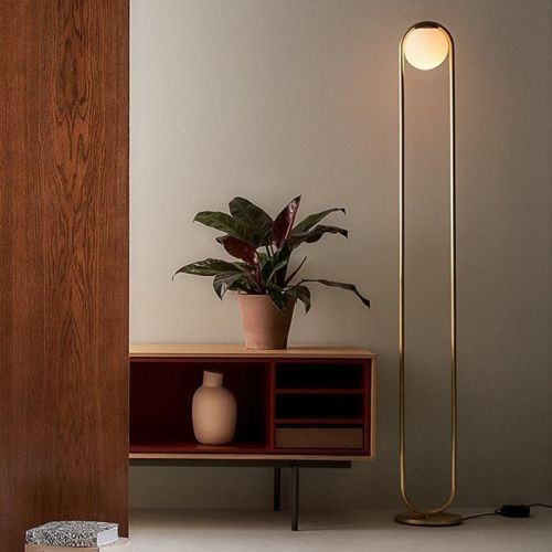 آباژورایستاده